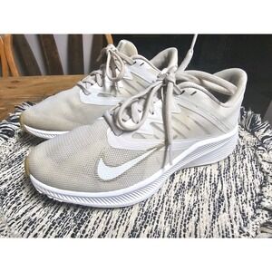 Womens Size 7.5 - Nike Quest 3 Platinum Tint Metallic Gold Star